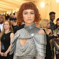 Heroína francesa! Zendaya se inspira em Joana D'Arc no Met Gala 2018