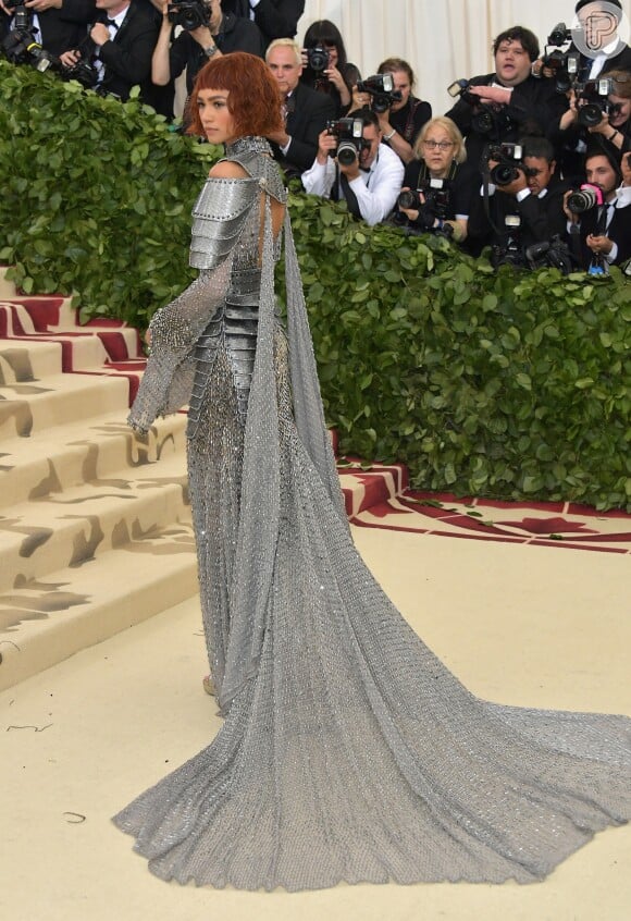 Zendaya completou produção Versace com joias Tiffany & Co