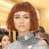 Zendaya adotou cabelo ruivo e corte chanel em homenagem à Joana D'arc no Met Gala 2018, em 7 de maio de 2018