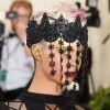 Cara Delevingne escolheu coroa e véu para a edição 2018 do MET Gala
