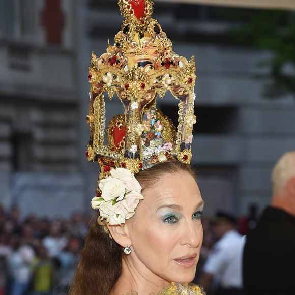 O presépio na cabeça foi destaque no look de Sarah Jessica Parker para o Met Gala 2018