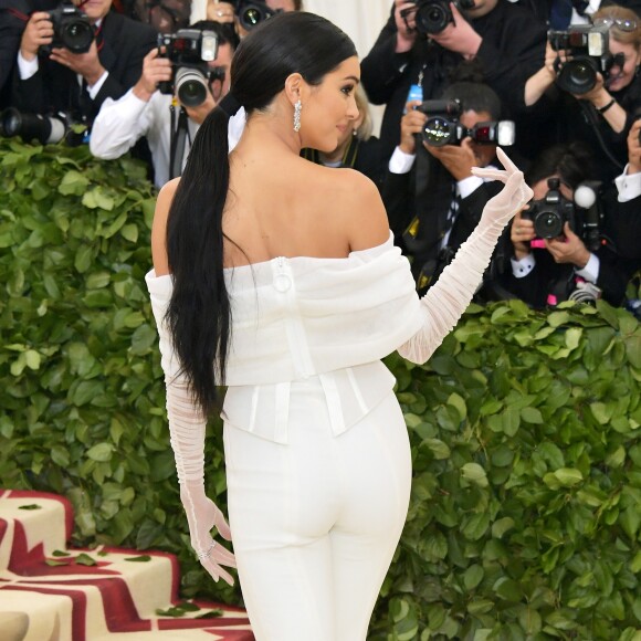 O look de Kendall Jenner fugiu da temática católica do Met Gala 2018