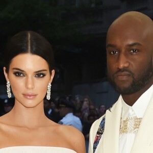 Kendall Jenner foi acompanhada pelo estilista Virgil Abloh no Met Gala 2018