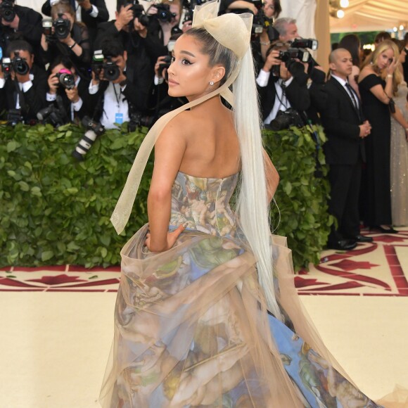 'É a Capela Sistina de Michelangelo. É o 'Último Julgamento' a pintura que estou usando', detalhou Ariana Grande