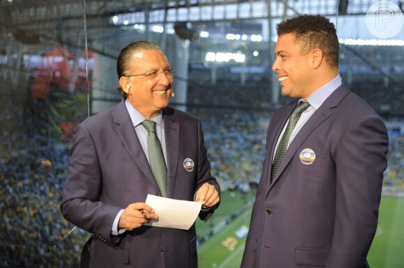 Ronaldo comenta os jogos da Seleção Brasileira ao lado de Galvão Bueno na TV Globo durante a Copa do Mundo