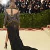 A cauda de plumas se destacou no look de Jennifer Lopez