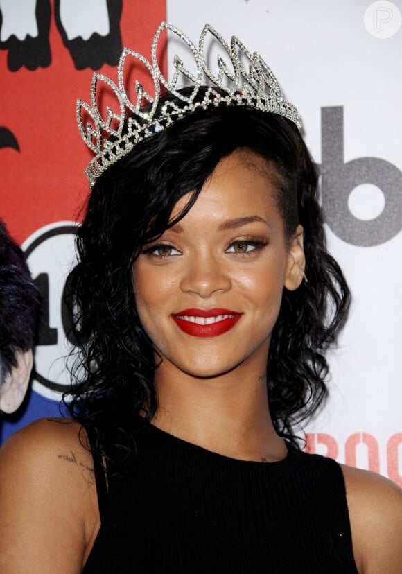 Rihanna sofreu uma agressão do então namorado Chris Brown em 2009, o que também foi adicionado ao processo como prova