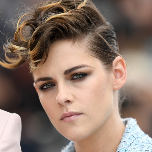 Kristen Stewart vem exibindo penteados despojados nos eventos