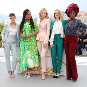 Kristen Stewart posou com Lea Seydoux, Cate Blanchett, Ava DuVernay e Khadja Nin para um photocall na Riviera Francesa