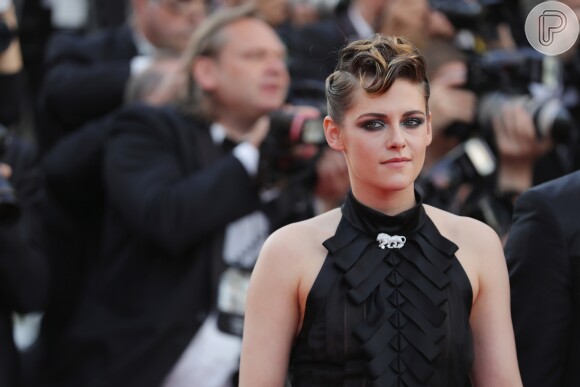 Com look Chanel, Kristen Stewart ousou em penteado no Festival de Cannes nesta terça-feira, 8 de maio de 2018
