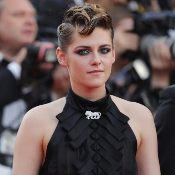 Com look Chanel, Kristen Stewart ousou em penteado no Festival de Cannes nesta terça-feira, 8 de maio de 2018