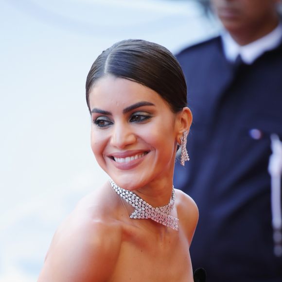 Camila Coelho usou joias Messica: choker e brincos geométricos de diamantes