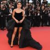 Camila Coelho prestigiou a cerimônia de abertura do Festival de Cannes com look poderoso