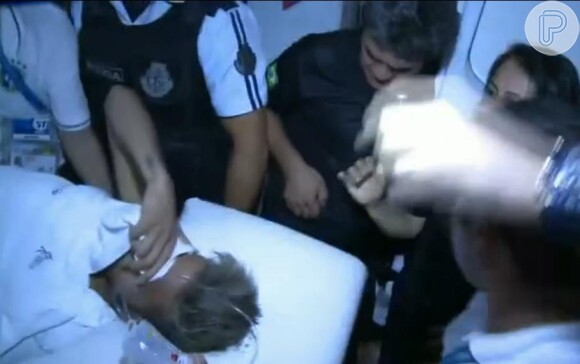 Neymar deixou hospital em Fortaleza escondendo o rosto