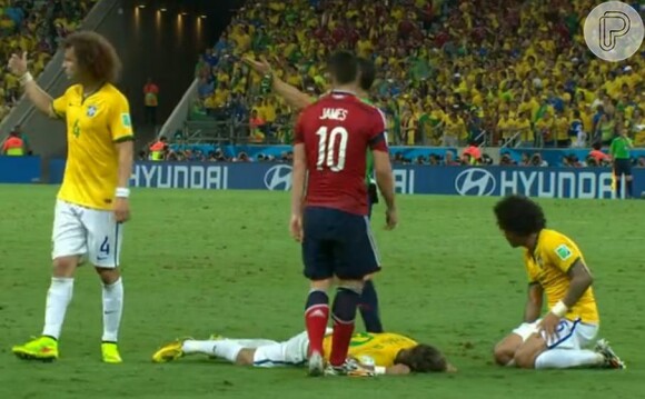 O jogo foi paralisado, mas o colombiano não recebeu nenhum cartão