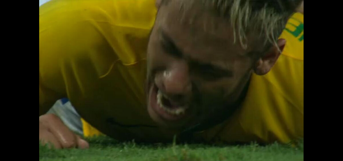 Foto: Neymar gritava de dor em campo, após a joelhada nas costas ...