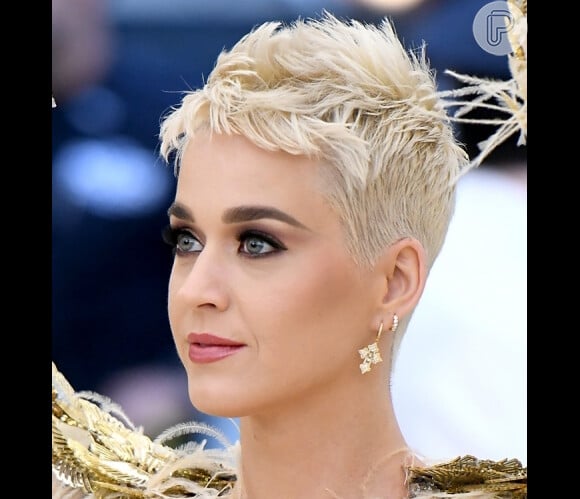 Katy Perry investiu no dourado para a maquiagem do Met Gala 2018