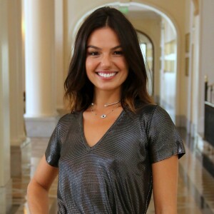 Isis Valverde confirmou a gravidez na rede social em abril de 2018