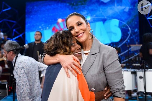 Ivete Sangalo recebeu carinho de Gloria Maria na gravação do 'Altas Horas'
