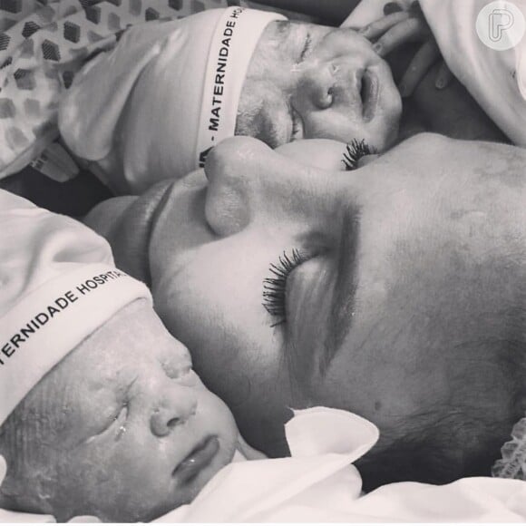 Ivete Sangalo deu à luz Marina e Helena em fevereiro