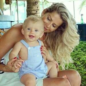 Karina Bacchi comentou a exposição do filho, Enrico, nas rede sociais