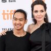 Angelina Jolie controla os filhos para protegê-los da imprensa