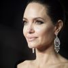 Angelina Jolie tem um comportamento controlador com os filhos
