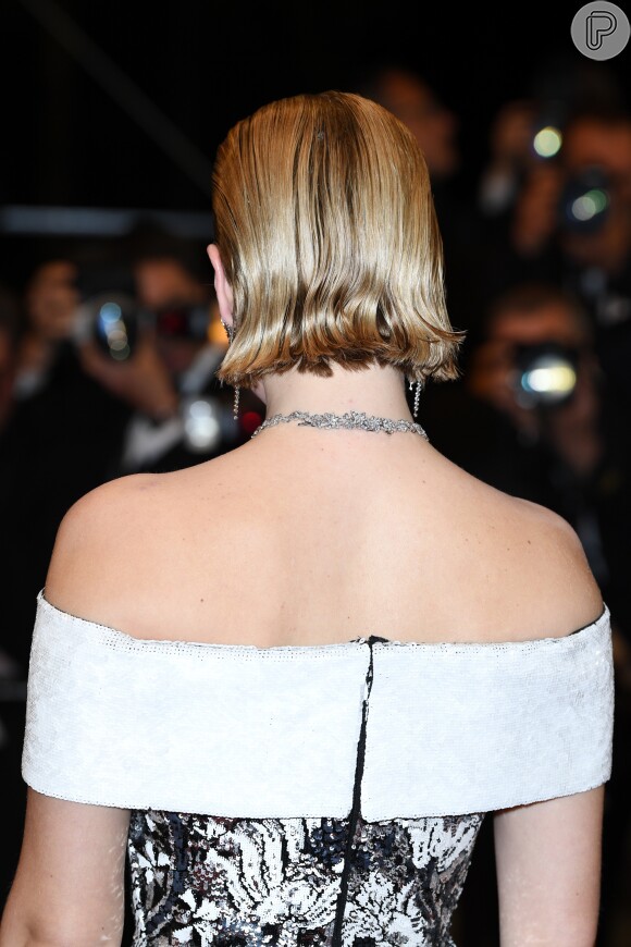 O penteado de Lea Seydoux é conhecido como wet hair e deixa a impressão de molhado