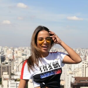 'Recebo muitos pedidos de parceria, e não só aqui no Brasil. Infelizmente, tenho que ter o cuidado de falar para as pessoas que não consigo fazer nem 1% do que estão me solicitando', explicou Anitta