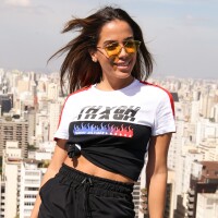 Anitta não fará solo em português em 2018: 'Serão em outros idiomas'
