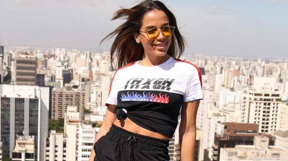 Anitta não fará solo em português em 2018: 'Serão em outros idiomas'