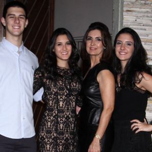 Fátima Bernardes, nos EUA, adia comemoração de Dia das Mães, como adiantou em coletiva de imprensa nesta sexta-feira, dia 11 de maio de 2018