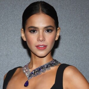 Colar usado por Bruna Marquezine em evento da Chopard, em Cannes, é inspirado no filme 'A Bela e a Fera'