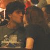Atores de 'Malhação', Gabriel Fuentes e Jeniffer Oliveira se beijam