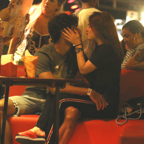 Jeniffer Oliveira chamou Gabriel de 'amor' em vídeo publicado por ele no Instagram, nesta sexta-feira, 11 de maio de 2018