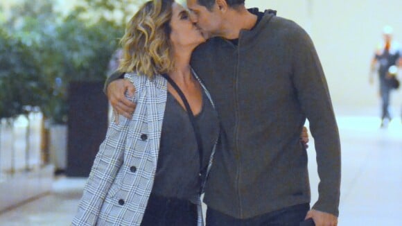 Giovanna Antonelli vai às compras e troca beijos com marido em passeio. Fotos!