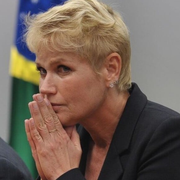Xuxa, no entanto, assumiu que ainda está inconformada com a morte de sua mãe, dona Alda, no início desta semana