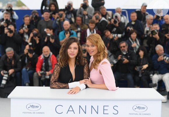 Mariana Ximenes e Bruna Linzmeyer atenderam a imprensa no photocall do filme 'O Grande Circo Mistico', no Palais des Festivals em 14 de maio de 2018, em Cannes, França