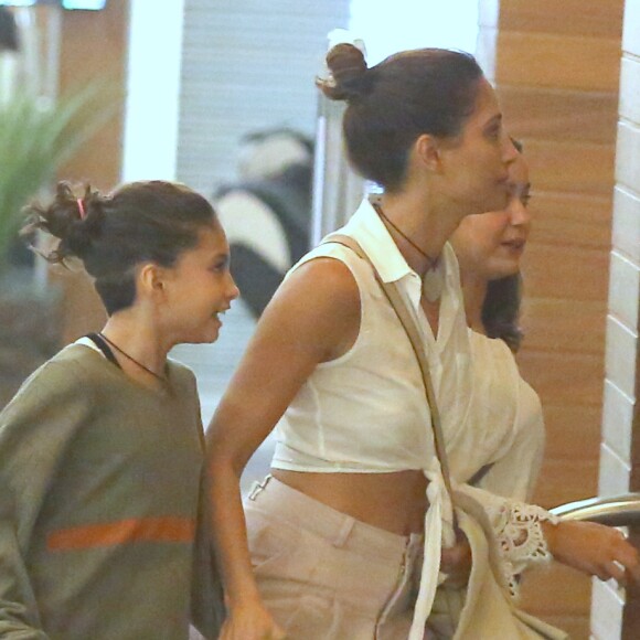 Camila Pitanga e a filha, Antonia, voltaram a exibir cabelo parecidos