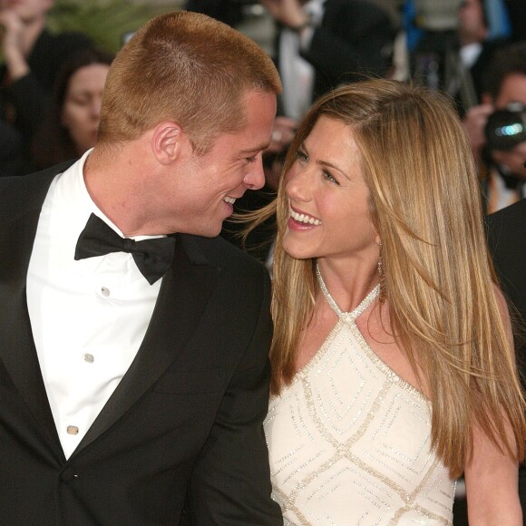 De acordo com a revista 'Star', Brad Pitt reatou romance com Jennifer Aniston 