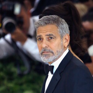 George Clooney teria reaproximado Brad Pitt de Jeniffer Aniston depois da separação da atriz