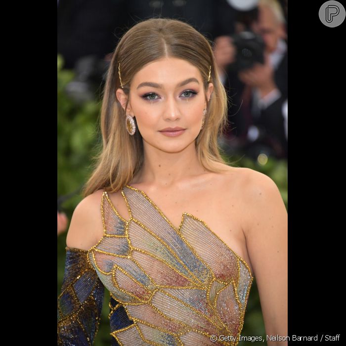 Modelo, Gigi Hadid disse que seus fios são danificados no dia a dia: 'Meu  cabelo é usado e abusado constantemente' - Purepeople