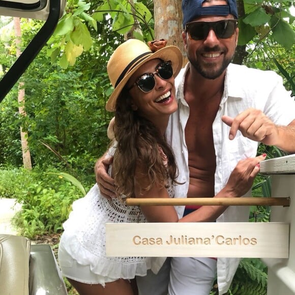 Juliana Paes posou como marido usando Quay Australia com estilo retrô, vendido pelo equivalente R$ 185 reais (U$50)