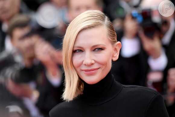 Cate Blanchett, presidente do comitê de jurados do Festival de Cannes, apostou no penteado preso em uma lateral para a première de 'Blackkklansman'