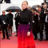 Saia de Cate Blanchett no Festival de Cannes combina cores quentes e frias