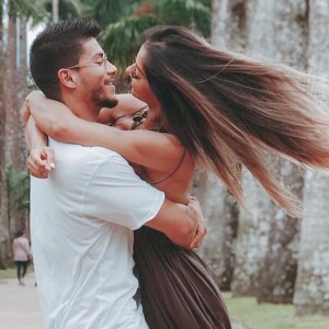 Mayra Cardi está grávida de seu primeiro filho com o marido, Arthur Aguiar