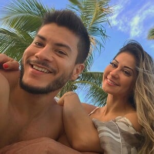 Mayra Cardi, mulher de Arthur Aguiar, segue uma alimentação saudável na gravidez