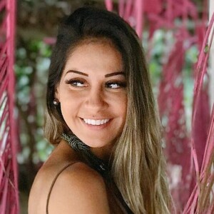 Grávida de quatro meses, Mayra Cardi mostrou a barriguinha nesta terça-feira, 15 de maio de 2018