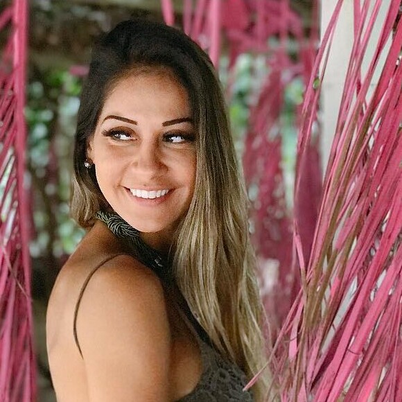 Grávida de quatro meses, Mayra Cardi mostrou a barriguinha nesta terça-feira, 15 de maio de 2018