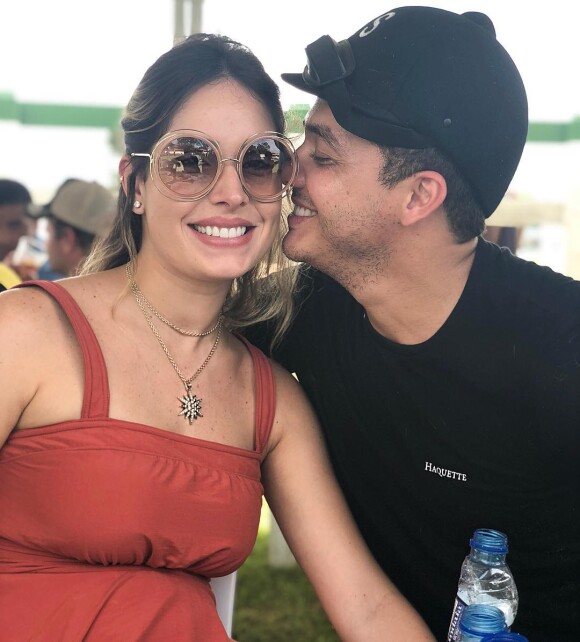 Wesley Safadão ganha elogio da mulher ao montar enxoval de novo filho nesta terça-feira, dia 15 de maio de 2018